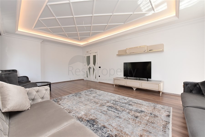 Шестикомнатная квартира с мебелью