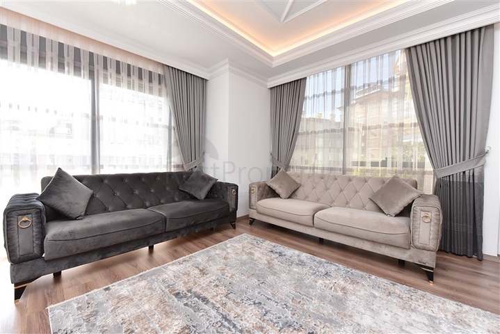 Шестикомнатная квартира с мебелью