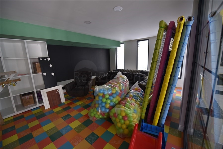 Шестикомнатная квартира с мебелью