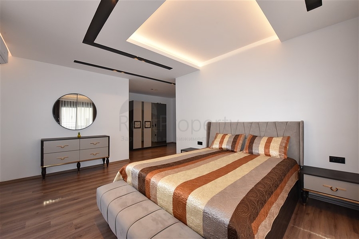 Шестикомнатная квартира с мебелью