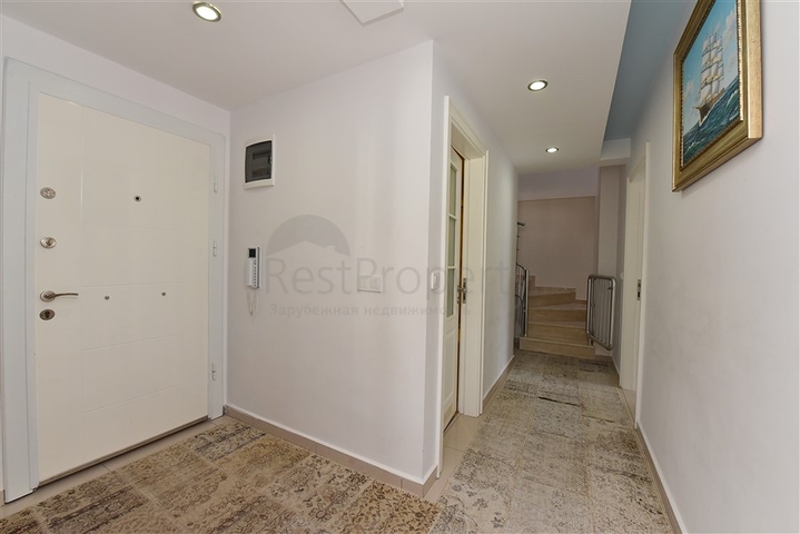 Меблированный пентхаус планировки 4+1