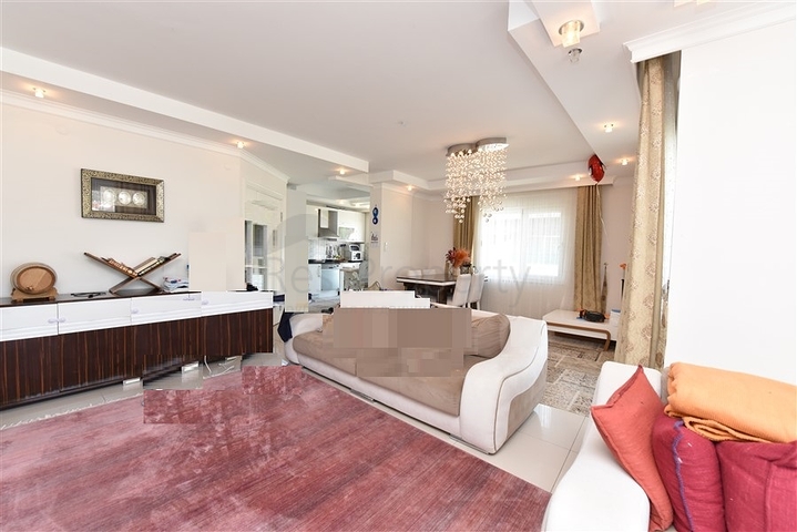 Меблированный пентхаус планировки 4+1