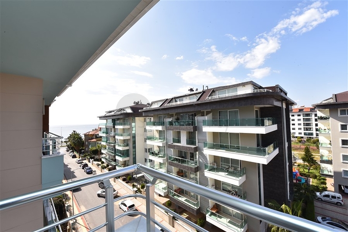 Меблированный пентхаус планировки 4+1