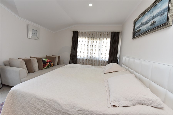 Меблированный пентхаус планировки 4+1