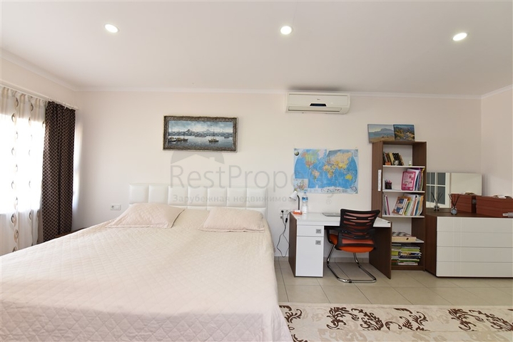 Меблированный пентхаус планировки 4+1