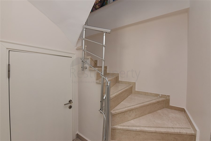 Меблированный пентхаус планировки 4+1