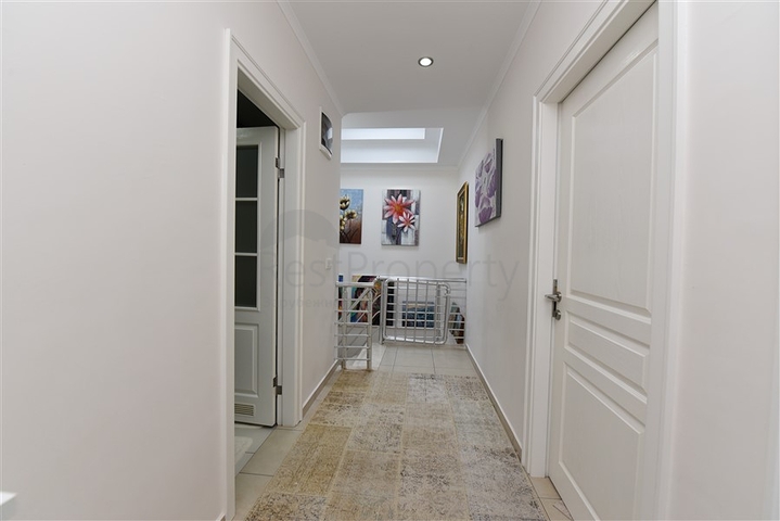 Меблированный пентхаус планировки 4+1