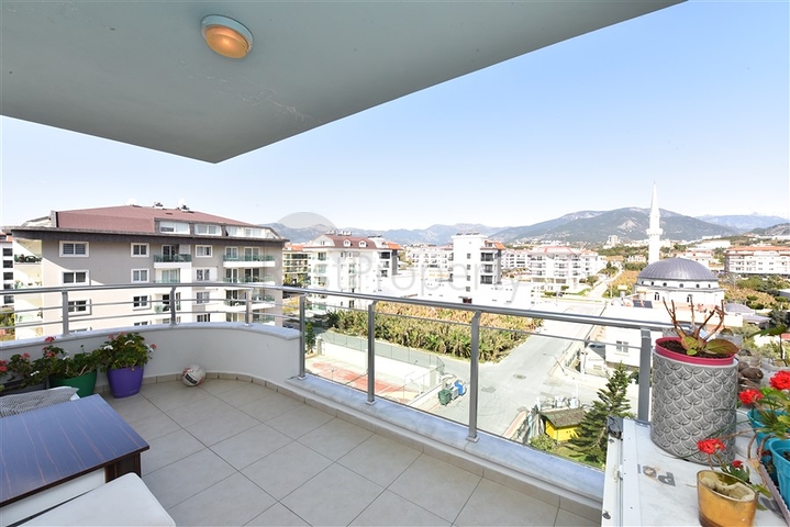 Меблированный пентхаус планировки 4+1