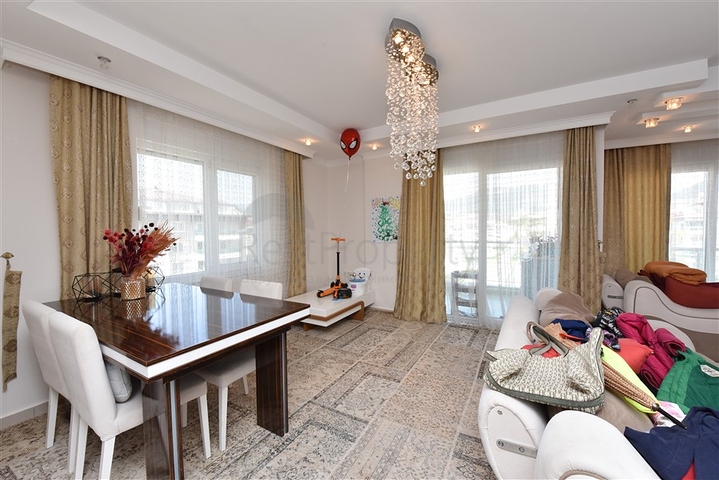 Меблированный пентхаус планировки 4+1