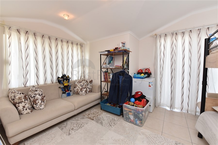 Меблированный пентхаус планировки 4+1