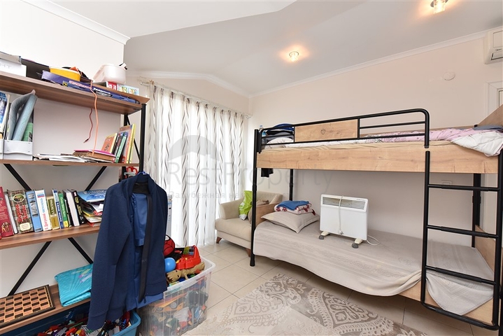 Меблированный пентхаус планировки 4+1