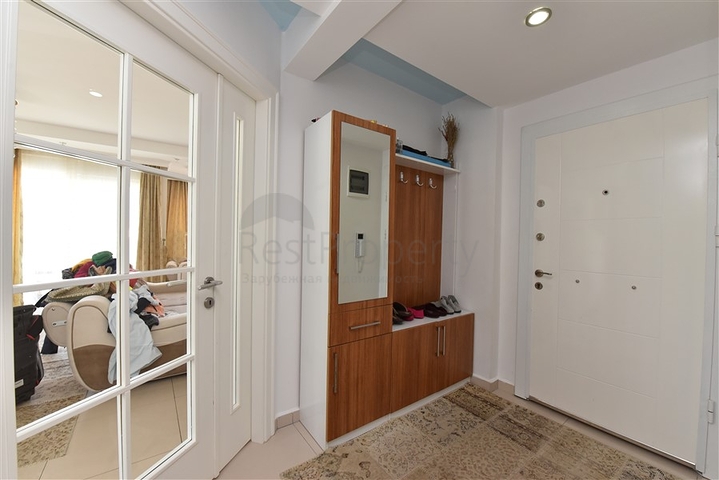 Меблированный пентхаус планировки 4+1