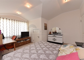 Меблированный пентхаус планировки 4+1