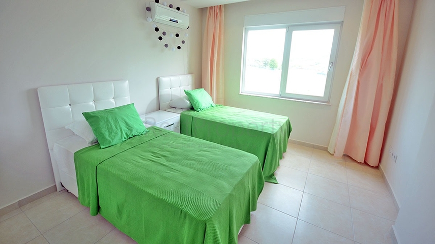 Трехкомнатная квартира с мебелью