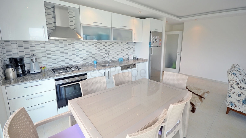 Трехкомнатная квартира с мебелью