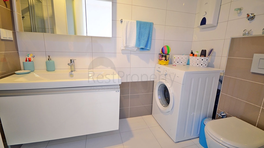 Трехкомнатная квартира с мебелью