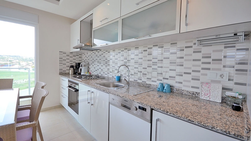 Трехкомнатная квартира с мебелью