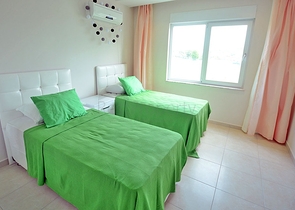 Трехкомнатная квартира с мебелью