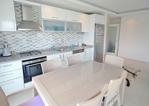 Трехкомнатная квартира с мебелью