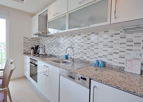 Трехкомнатная квартира с мебелью