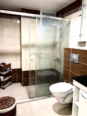 Трехкомнатная квартира с мебелью