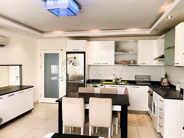 Трехкомнатная квартира с мебелью