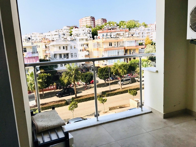 Трехкомнатная квартира с мебелью