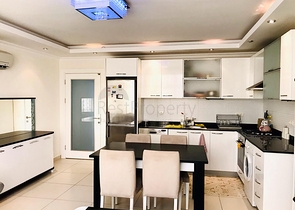 Трехкомнатная квартира с мебелью