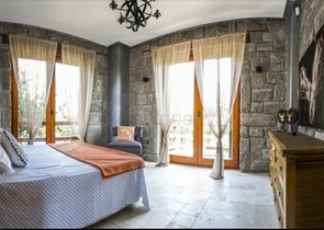 Элитные виллы из камня в историческом месте