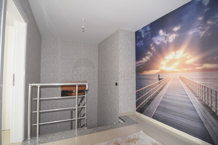 Трехкомнатный пентхаус с мебелью