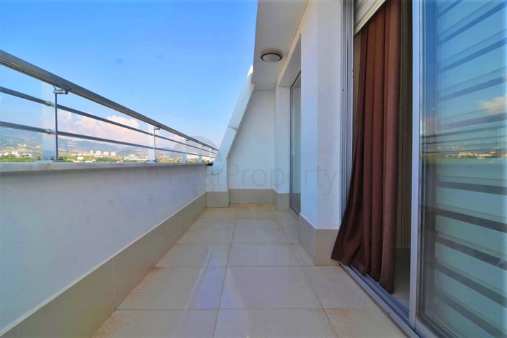 Трехкомнатный пентхаус с мебелью