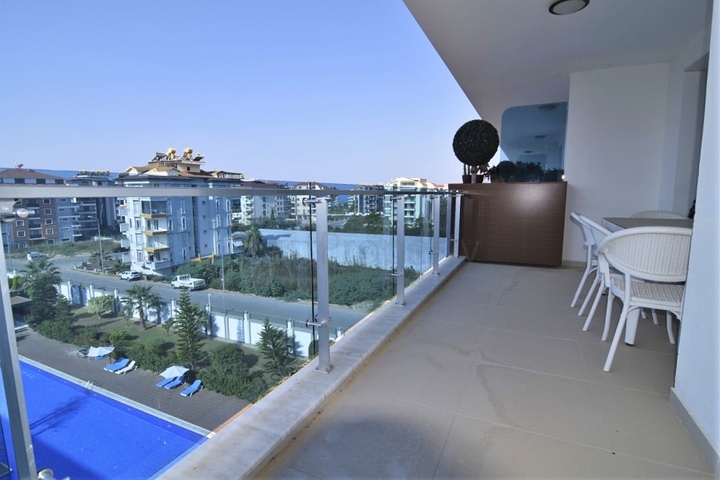 Трехкомнатный пентхаус с мебелью