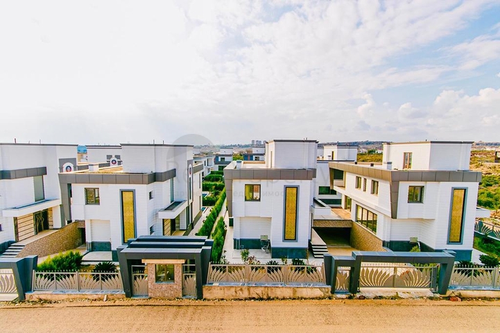 Готовые виллы 3+1 и 5+1 в районе Лара Анталья