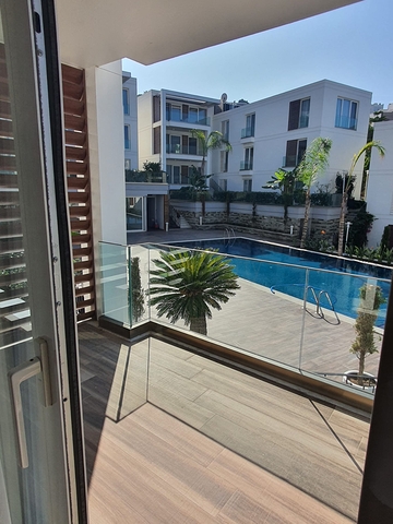 Пентхаус 4+1 в комплексе на первой береговой линии в красивой бухте Кючюкбюк, Бодрум