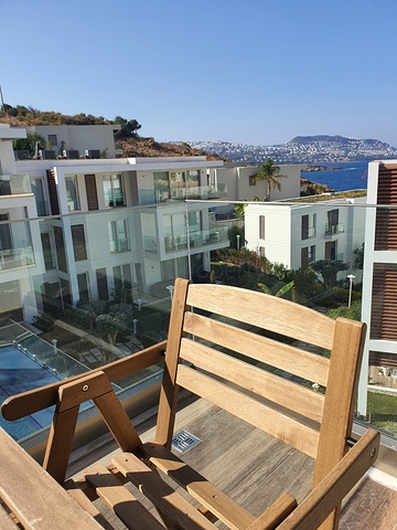 Пентхаус 4+1 в комплексе на первой береговой линии в красивой бухте Кючюкбюк, Бодрум