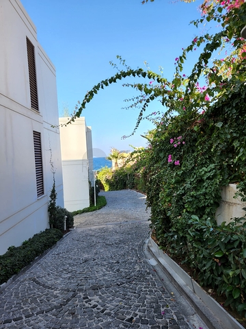 Пентхаус 4+1 в комплексе на первой береговой линии в красивой бухте Кючюкбюк, Бодрум