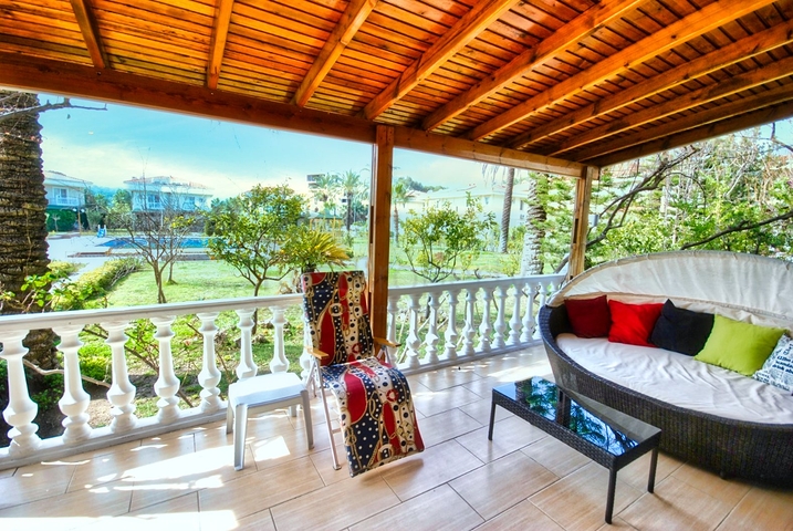 Вилла 4+1 в пешей доступности к морю в Чамьюва