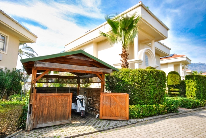 Вилла 4+1 в пешей доступности к морю в Чамьюва