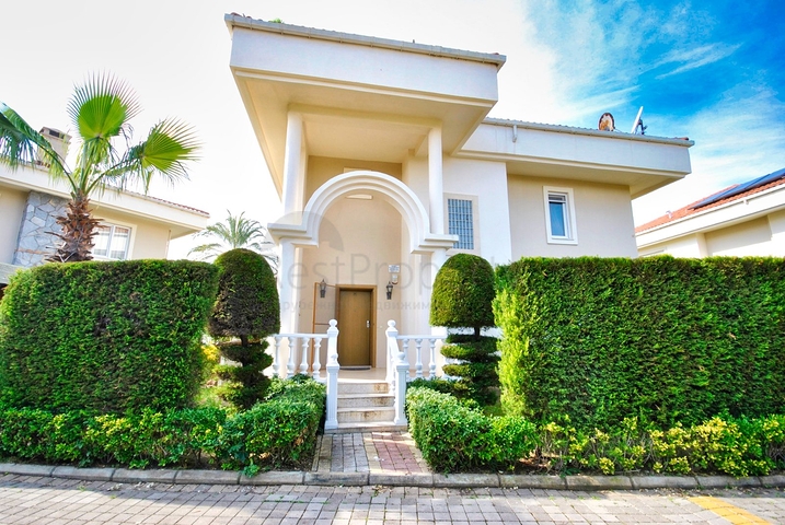 Вилла 4+1 в пешей доступности к морю в Чамьюва