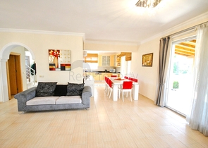 Вилла 4+1 в пешей доступности к морю в Чамьюва