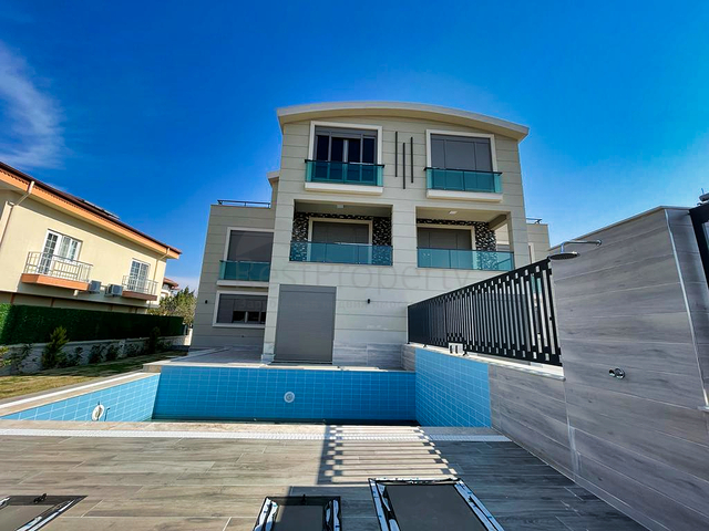 Виллы 4+1 с личным бассейном в Кадрие Белеке 