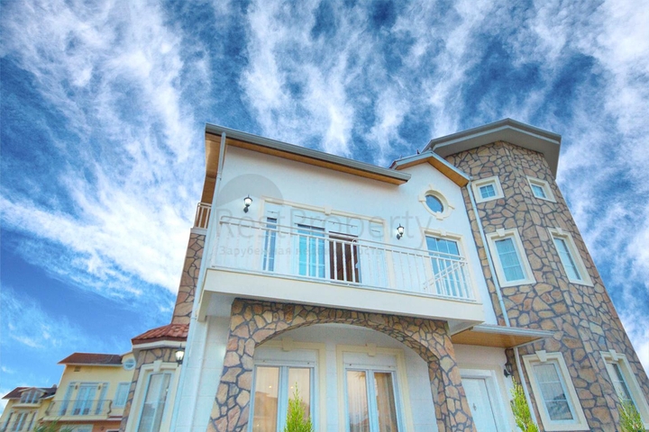 Вилла 4+1 с бассейном в пешей доступности к пляжу в Белеке