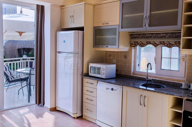 Вилла 4+1 с бассейном в пешей доступности к пляжу в Белеке