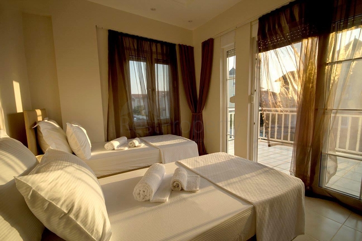 Вилла 4+1 с бассейном в пешей доступности к пляжу в Белеке