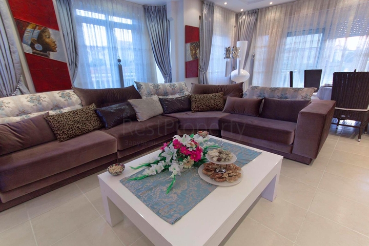 Вилла 4+1 с бассейном в пешей доступности к пляжу в Белеке