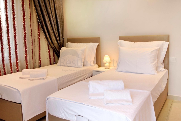 Вилла 4+1 с бассейном в пешей доступности к пляжу в Белеке