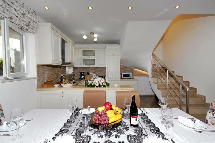 Вилла 3+1 с мебелью с личным бассейном в Белеке