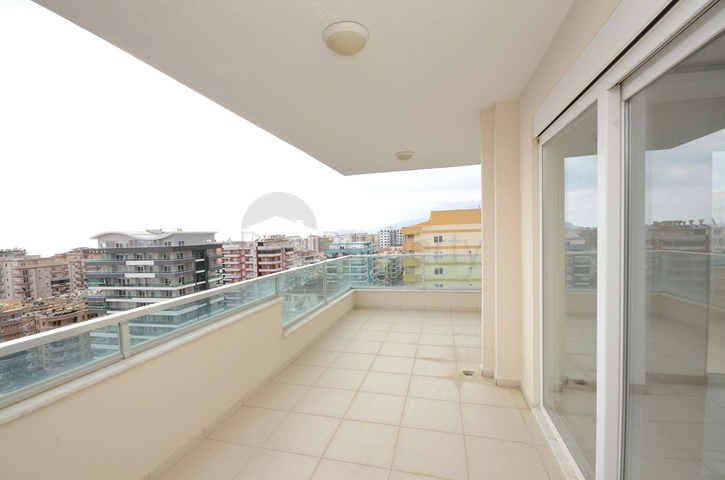 Пентхаус планировки 5+1 в Махмутларе