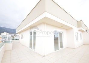 Пентхаус планировки 5+1 в Махмутларе