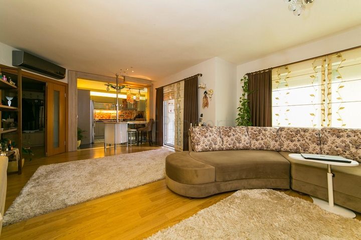 Квартира 3+1 с видом на море в районе Лара Анталья